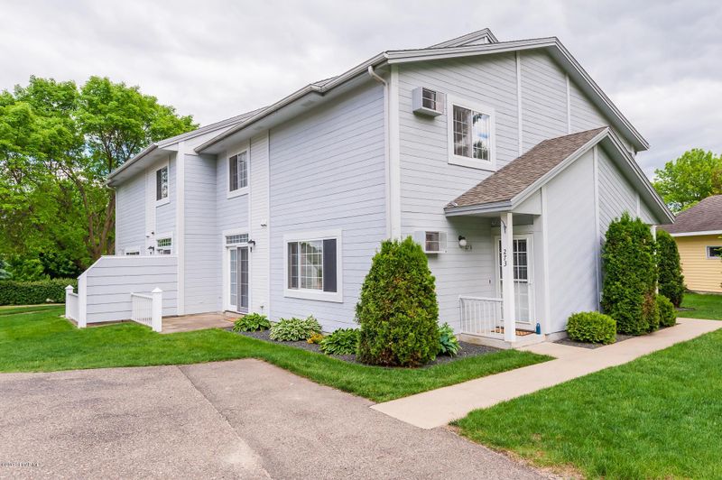 273 Zumbro Dr NW, Rochester, MN 55901