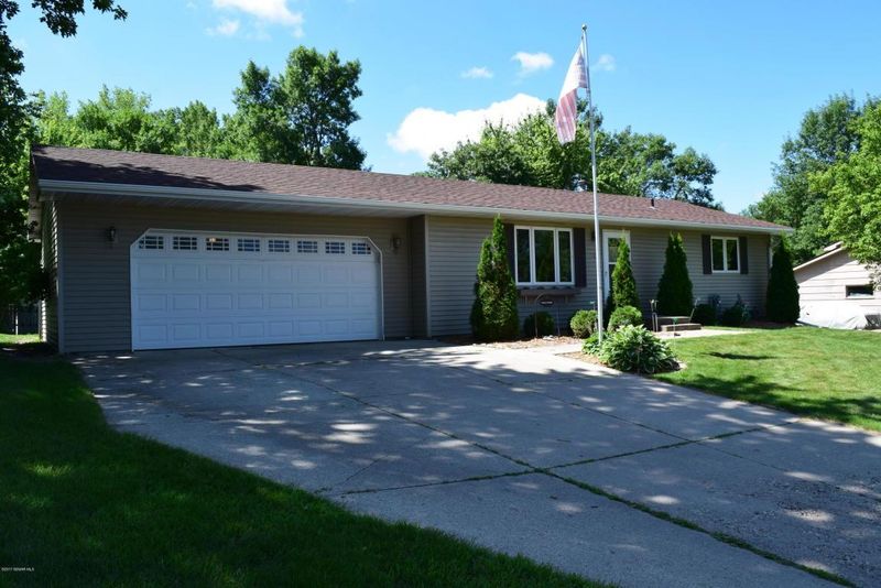 345 Kriesel Pl NE, Owatonna, MN 55060