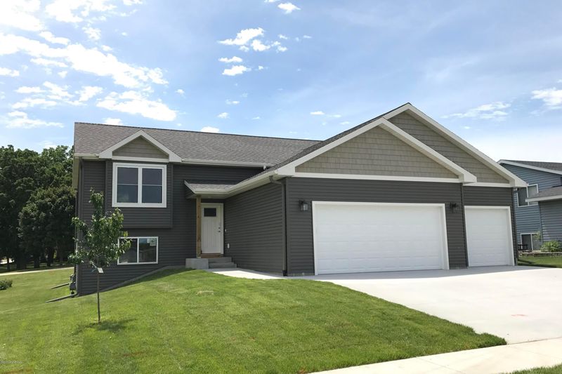301 8th St NW, Dodge Center, MN 55927