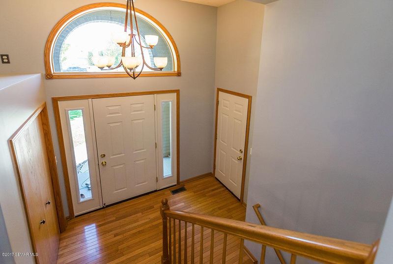 6118 White Pine Cir NW, Rochester, MN 55901