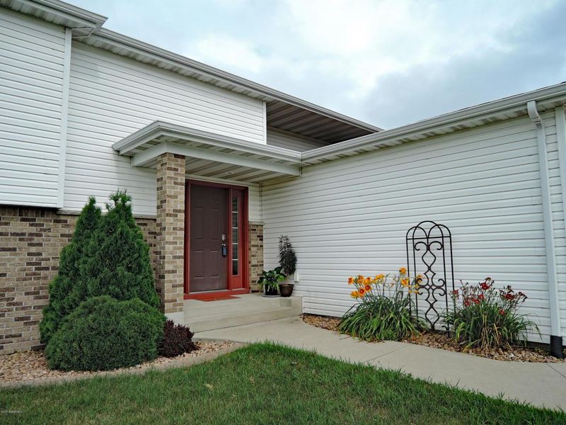 2190 Sunlight Ave SE, Owatonna, MN 55060