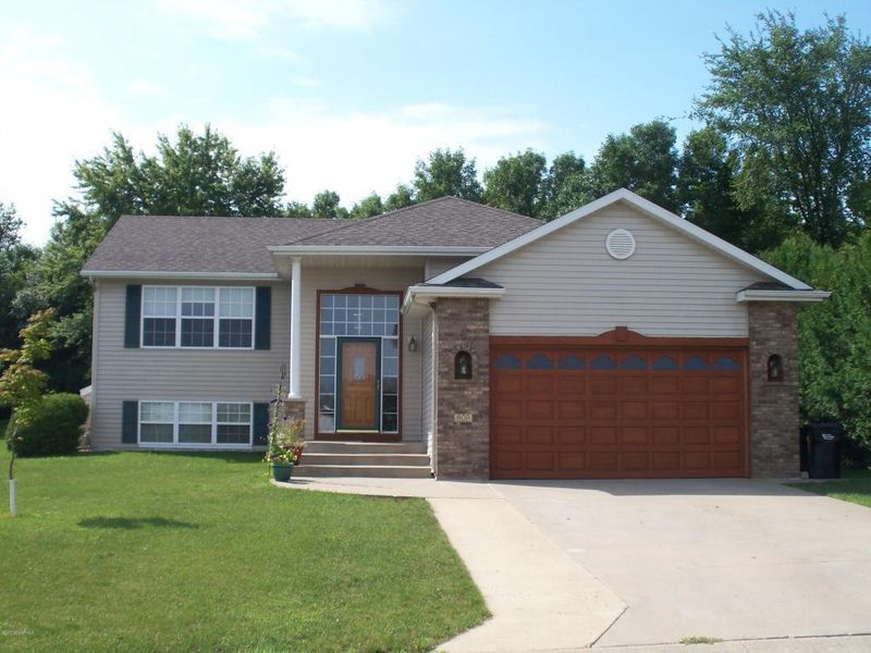 808 Crestwood Ct, Spring Valley, MN 55975