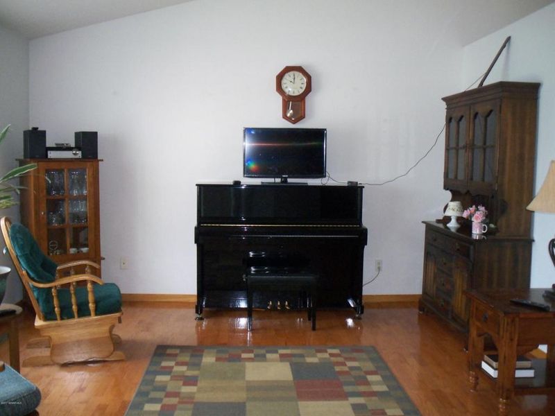 808 Crestwood Ct, Spring Valley, MN 55975