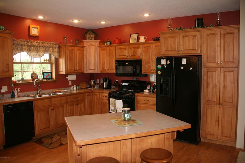12525 Katrina Dr, Caledonia, MN 55921