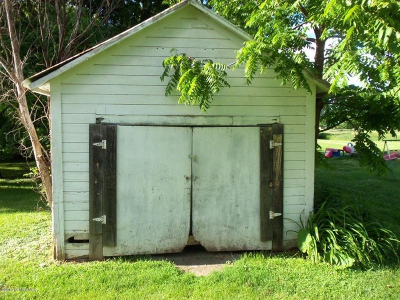 319 W High St, Spring Valley, MN 55975