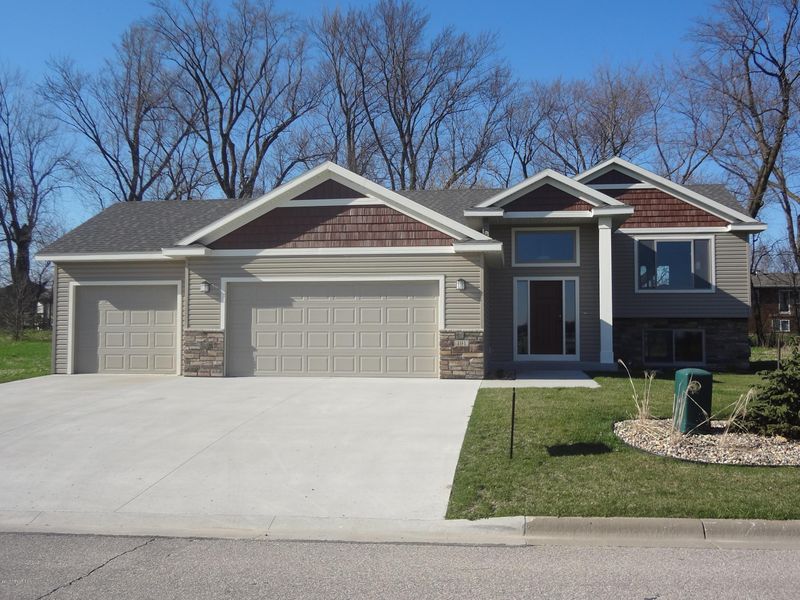 191 Golflinks Ave, Zumbrota, MN 55992