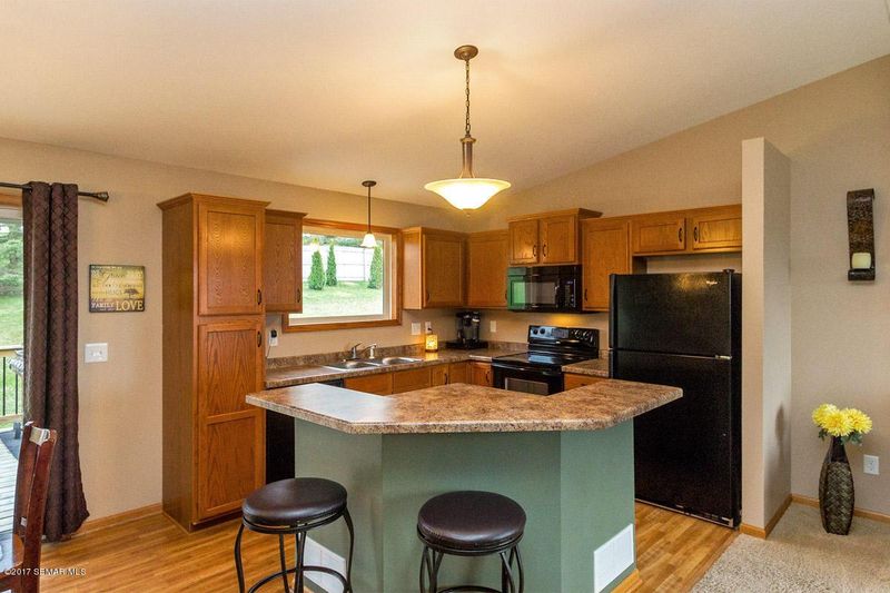2092 E 20th St, Zumbrota, MN 55992