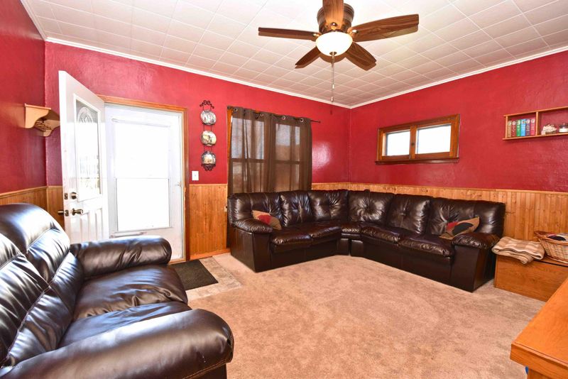 1053 E 8th St, Winona, MN 55987
