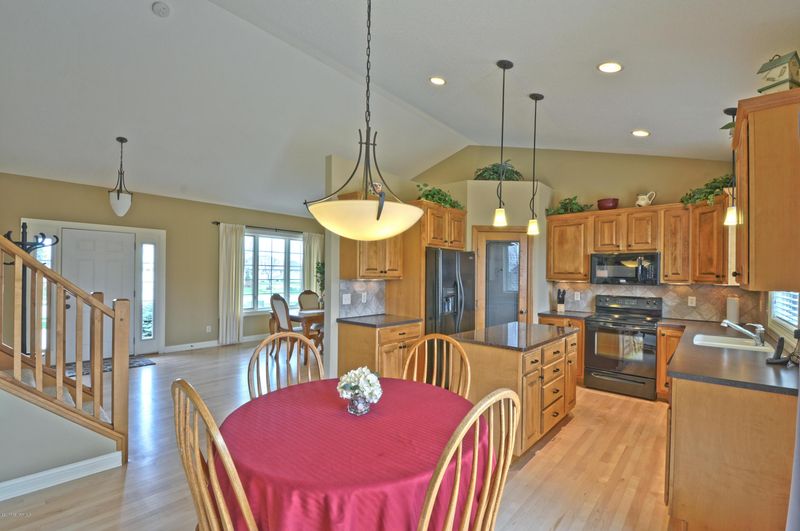 2086 Century View Ln NE, Rochester, MN 55906