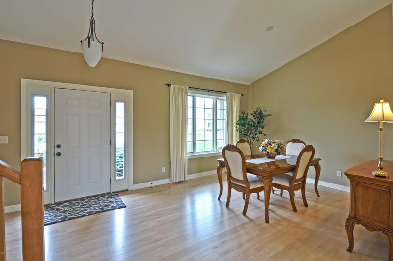 2086 Century View Ln NE, Rochester, MN 55906