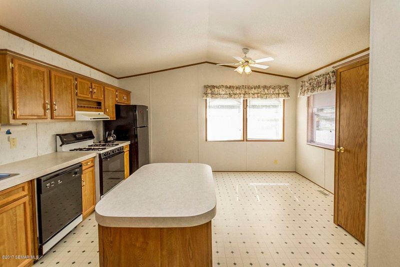 942 Peters St, Lake City, MN 55041