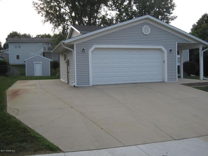 3707 10th Ave SW, Rochester, MN 55902