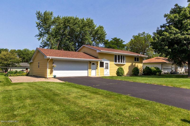1012 Lilac Ln, Lake City, MN 55041