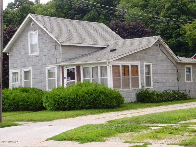 136 E 15th St, Saint Charles, MN 55972