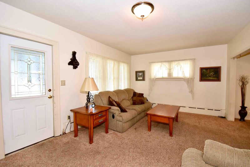 558 W 5th St, Winona, MN 55987