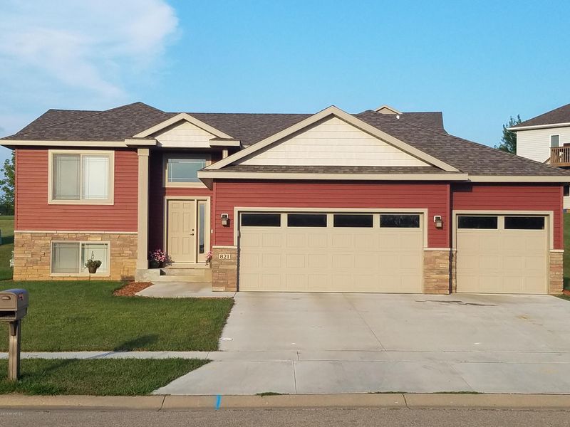 821 20th Ave SE, Pine Island, MN 55963