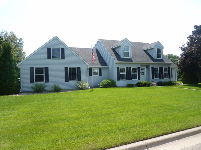 1735 NE Greenhaven Ln, Owatonna, MN 55060