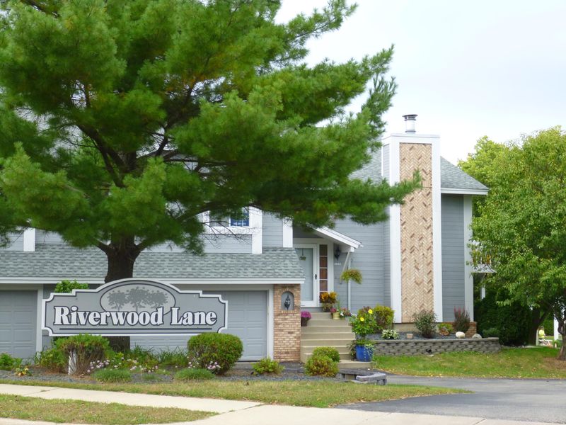 2843 Riverwood Ln NW, Rochester, MN 55901