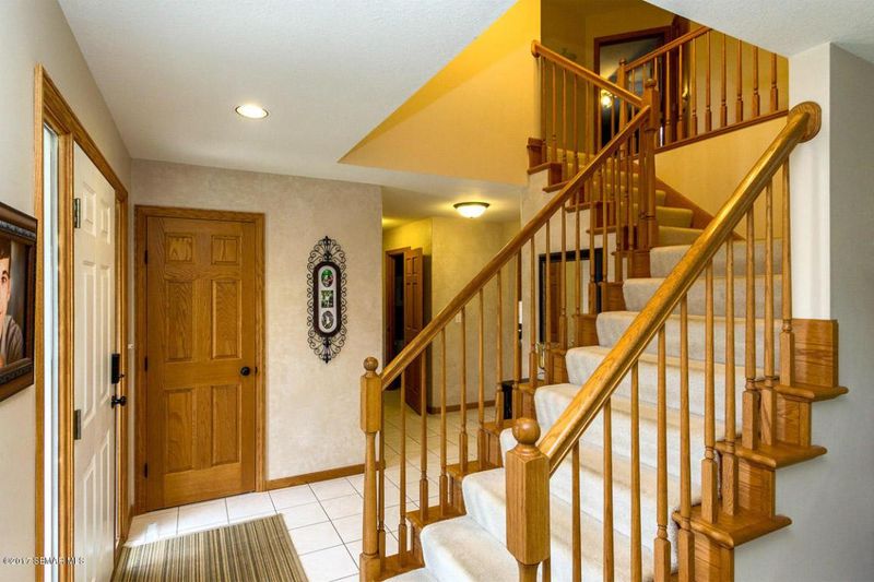 2403 Churchill Ln NE, Rochester, MN 55906