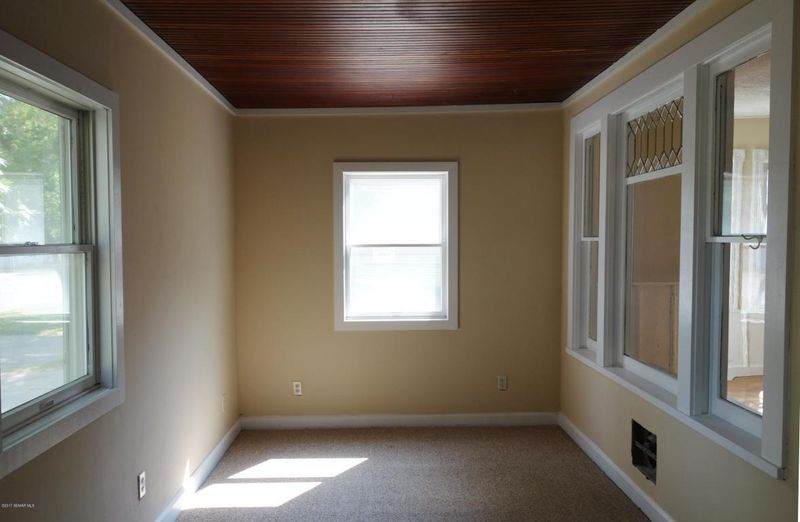 810 1st Ave NW, Faribault, MN 55021