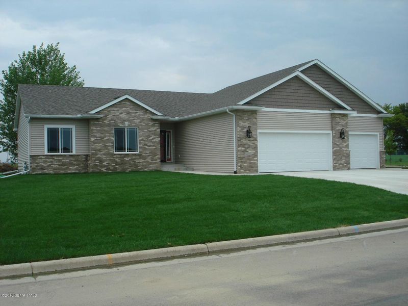 1300 28th St SW, Austin, MN 55912