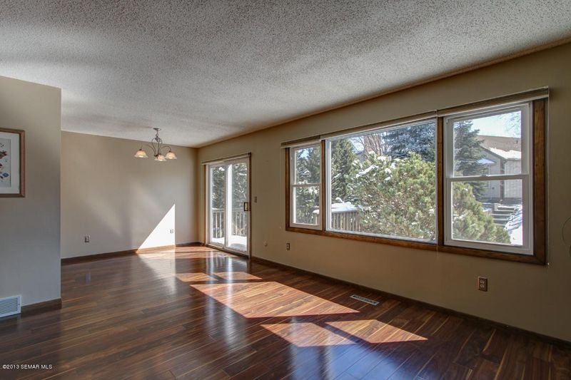 37 Viking Village Dr NW, Rochester, MN 55901