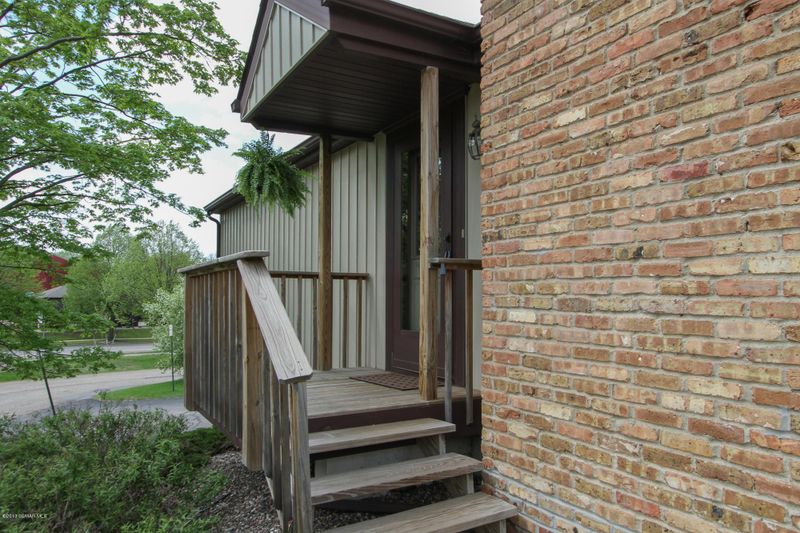 37 Viking Village Dr NW, Rochester, MN 55901