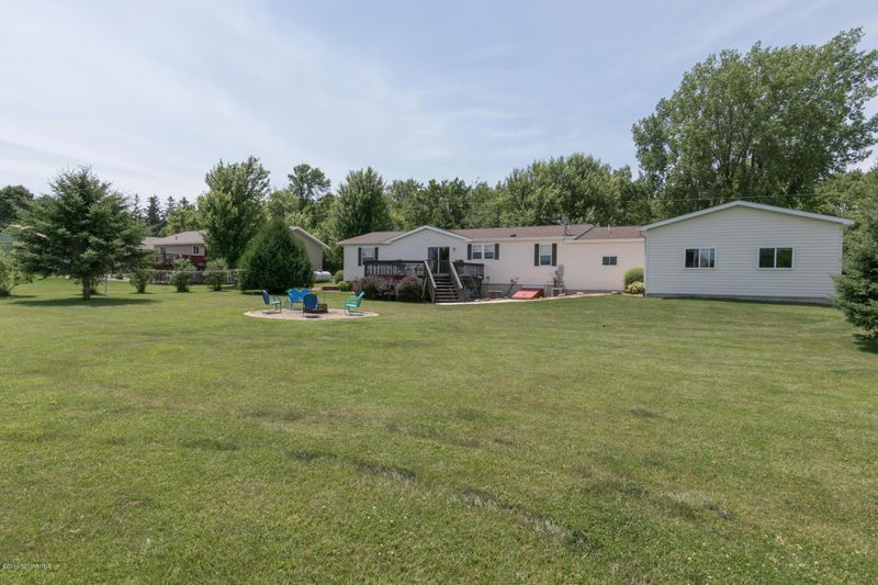 271 N Pine St, Dexter, MN 55926