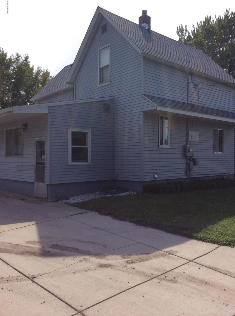 601 2nd Ave SE, Hayfield, MN 55940