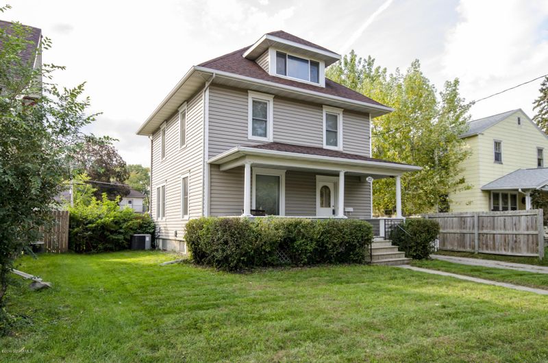 207 11th Ave NE, Rochester, MN 55906