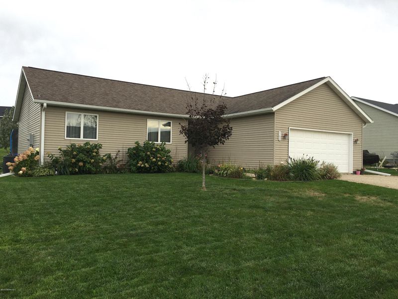 562 5th Ave SE, Dover, MN 55929
