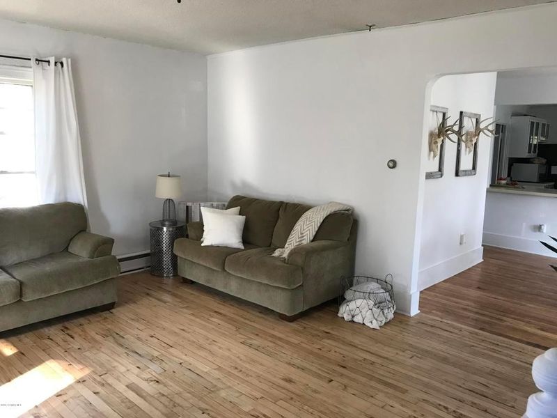413 Center Ave, Spring Valley, MN 55975