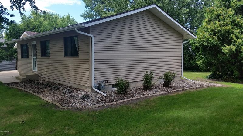 410 5th St NE, Hayfield, MN 55940