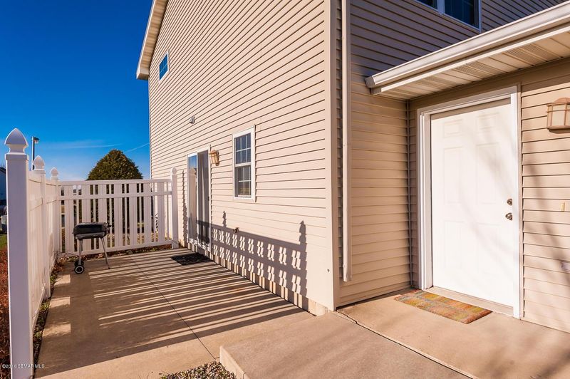 6194 S Pointe Dr SW, Rochester, MN 55902