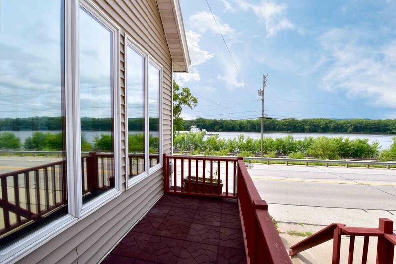 470 S Main St, Fountain City, WI 54629