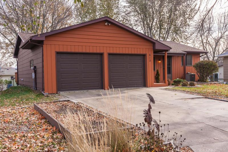 612 33rd St Ln NW, Rochester, MN 55901