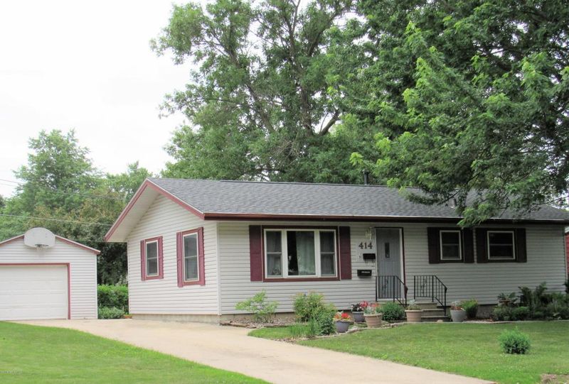 414 6th St NE, Stewartville, MN 55976