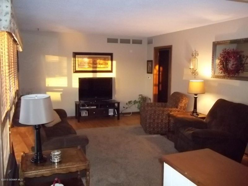 417 4th St NE, Stewartville, MN 55976