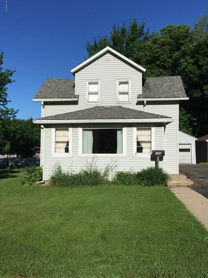 240 5th St SW, Plainview, MN 55964