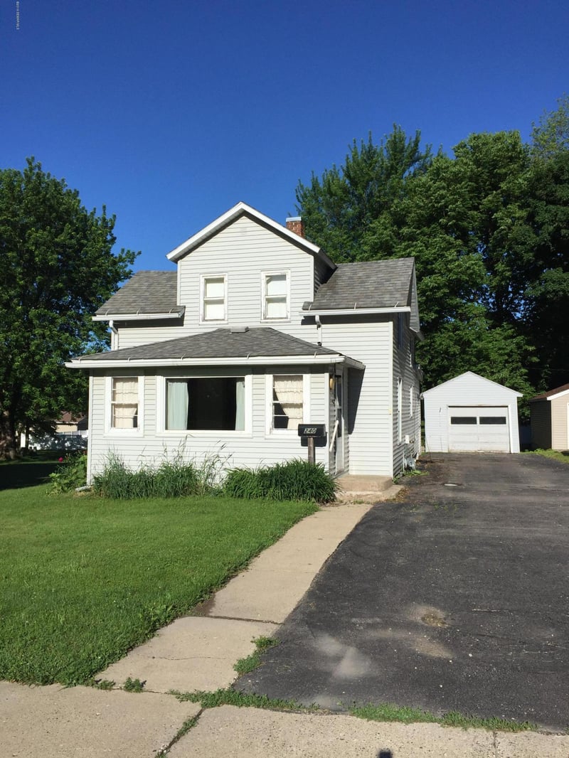 240 5th St SW, Plainview, MN 55964