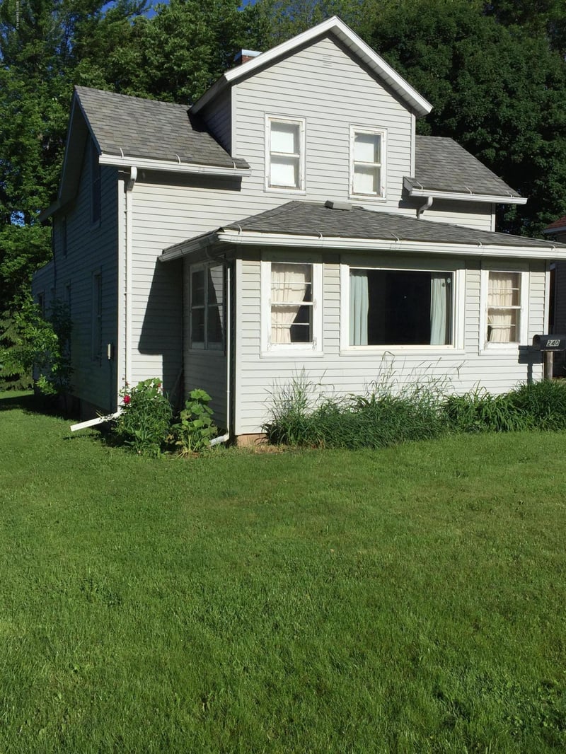 240 5th St SW, Plainview, MN 55964