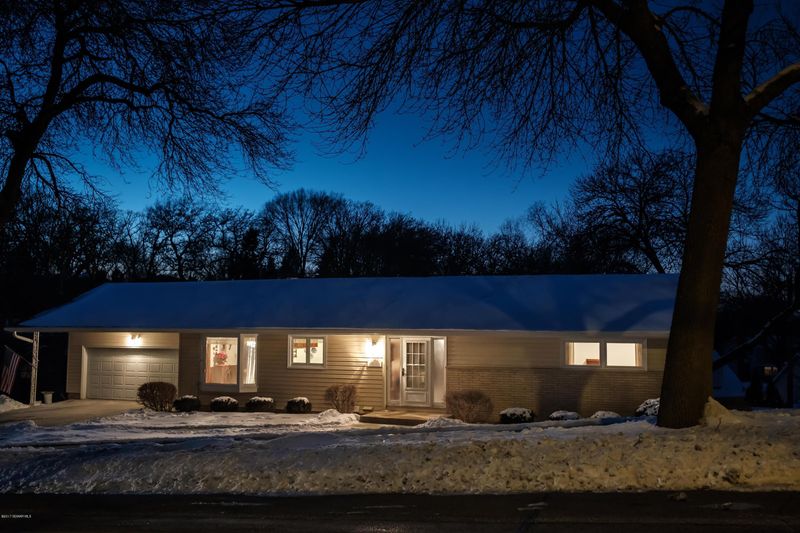 1221 20th St NW, Rochester, MN 55901