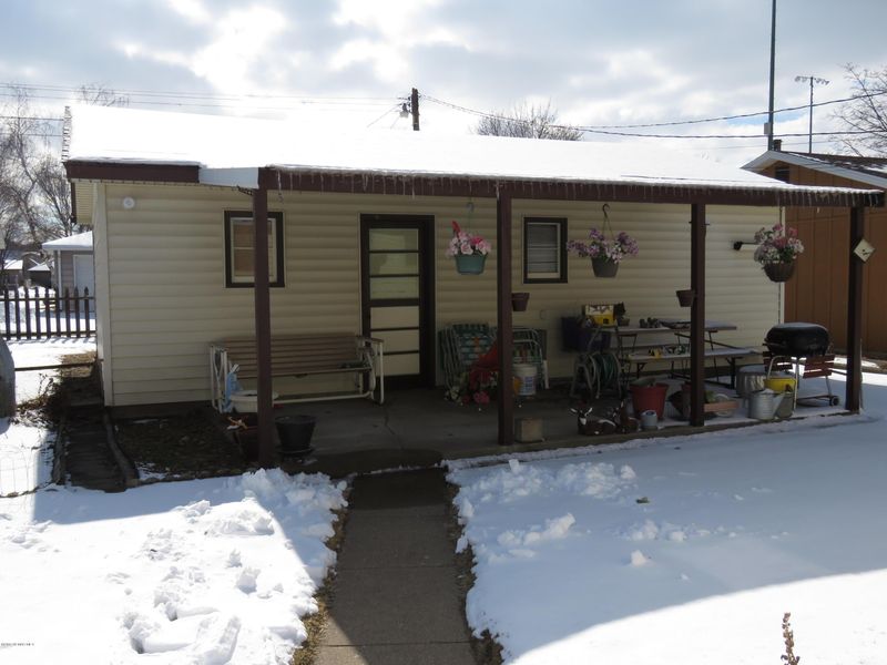 1007 E Broadway St, Winona, MN 55987