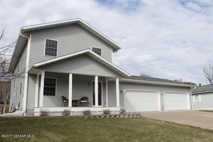 374 Hillview Dr, Winona, MN 55987