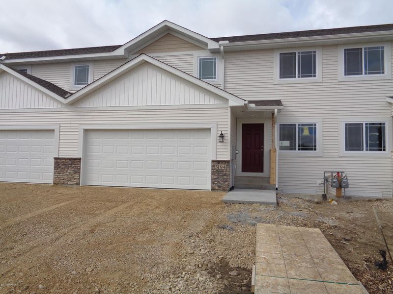 5194 Foxfield Dr NW, Rochester, MN 55901