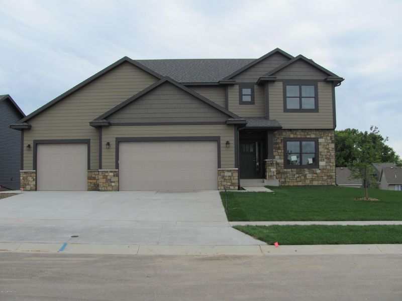 1932 Esther Ln, Rochester, MN 55902