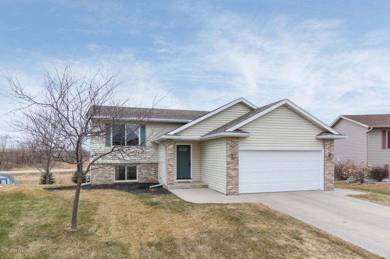 5343 Castleview Dr NW, Rochester, MN 55901