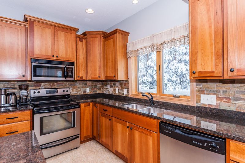 2306 Red Pine Ln SW, Rochester, MN 55902