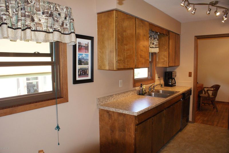 2421 24th St NW, Rochester, MN 55901