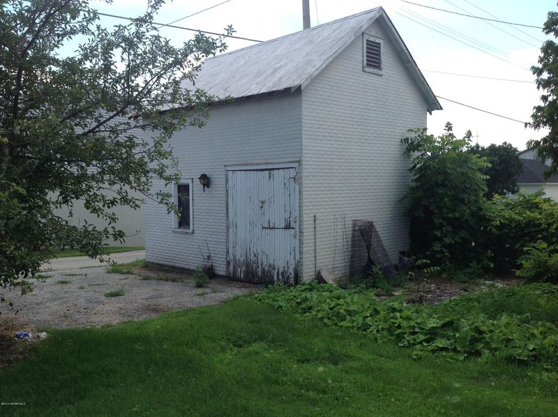 131 1st St NW, Spring Grove, MN 55974